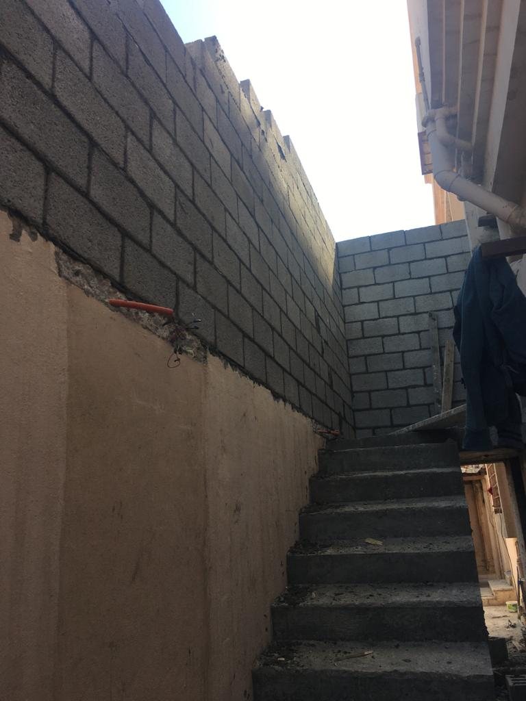 ترميم وبناء جدار درج خارجي للفلل والمنازل