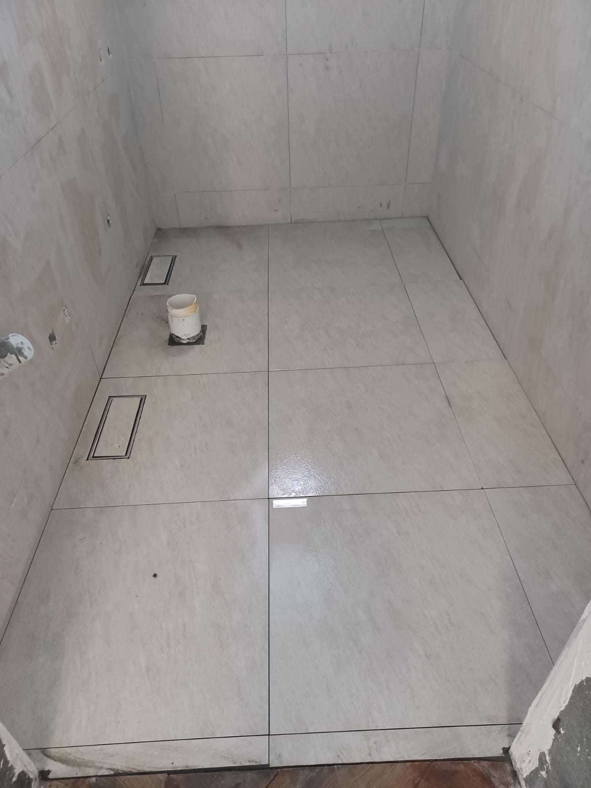 تركيب سيراميك أرضيات